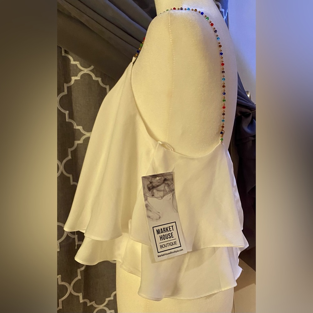 Market House Boutique; Mustard Seed: Medium; white with stone straps; crop flowy - Picture 4 of 9